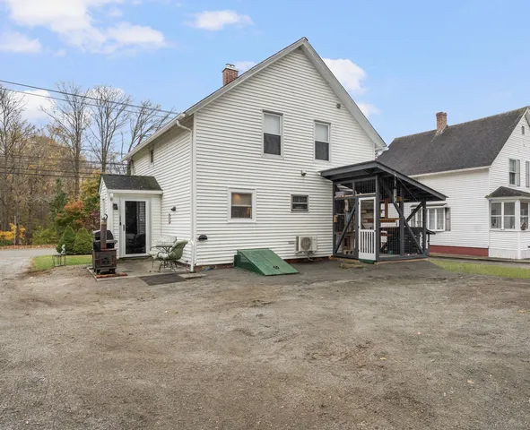 a view of a house with backyard