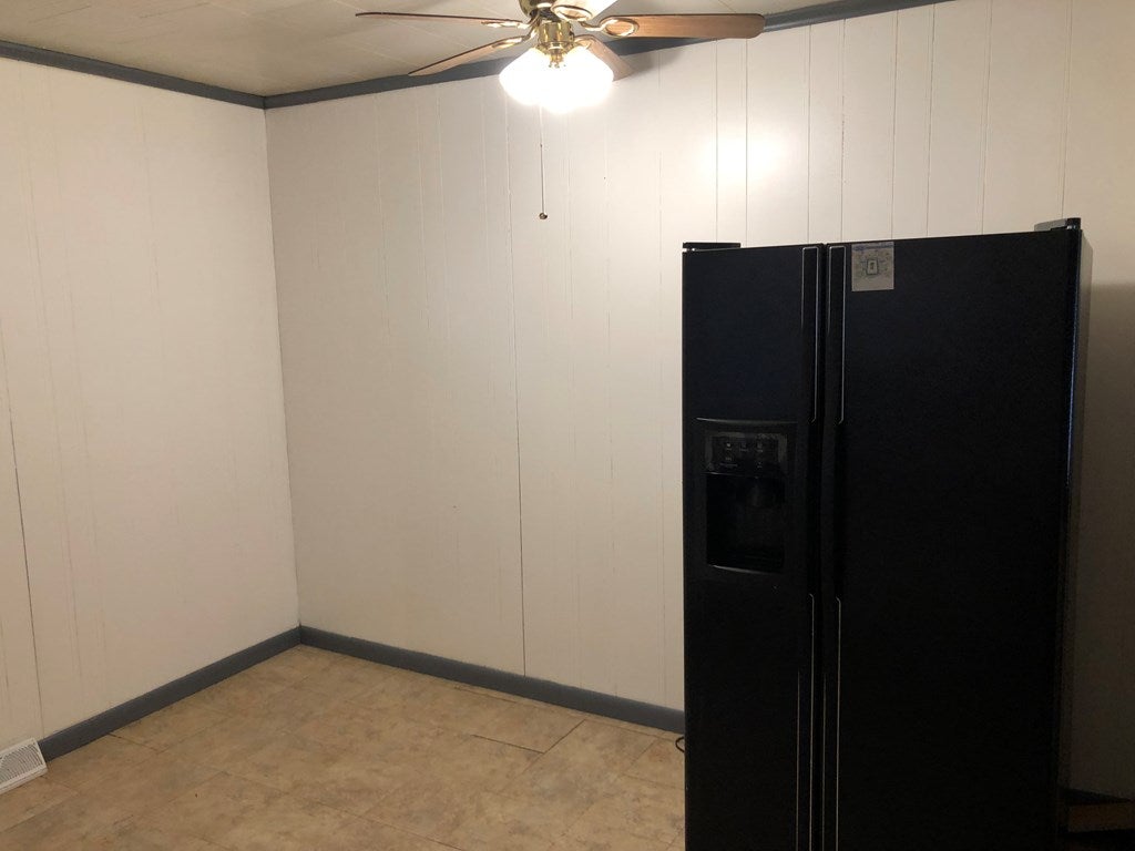 Kitchen Eat-In Area