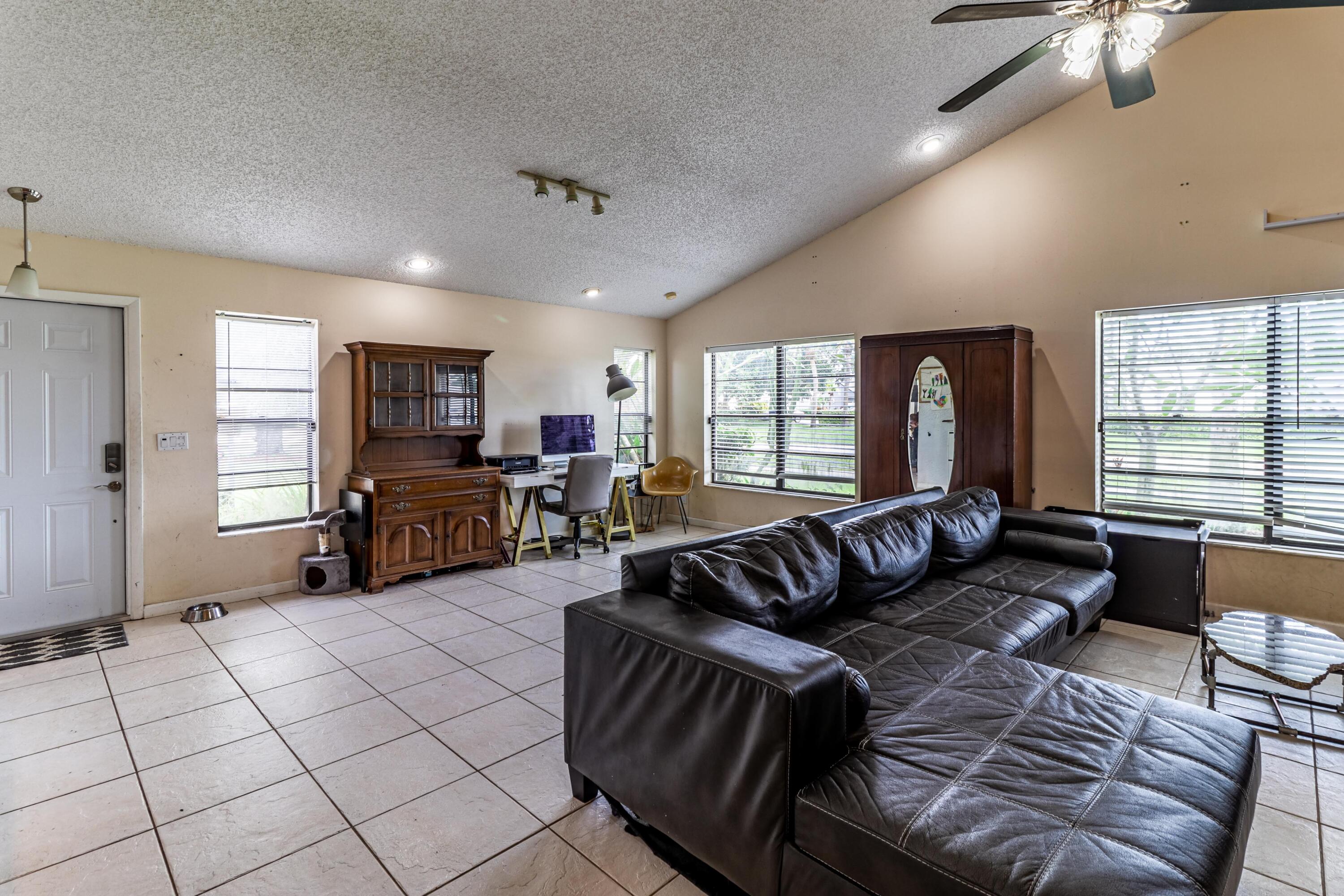 4475 Willow Pond Road, Unit B West Palm Beach, FL 33417 - Photo 9 of 31 IMG_6147-HDR