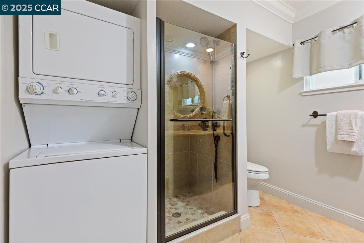 1857 Golden Rain Road, Unit 2 Walnut Creek, CA 94595 - Photo 26 of 39 a bathroom with a toilet and a shower