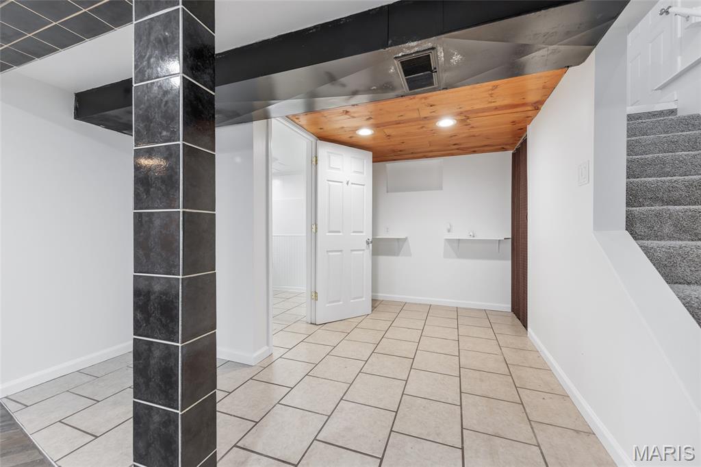 1975 Yaqui Drive Florissant, MO 63031 - Photo 23 of 34