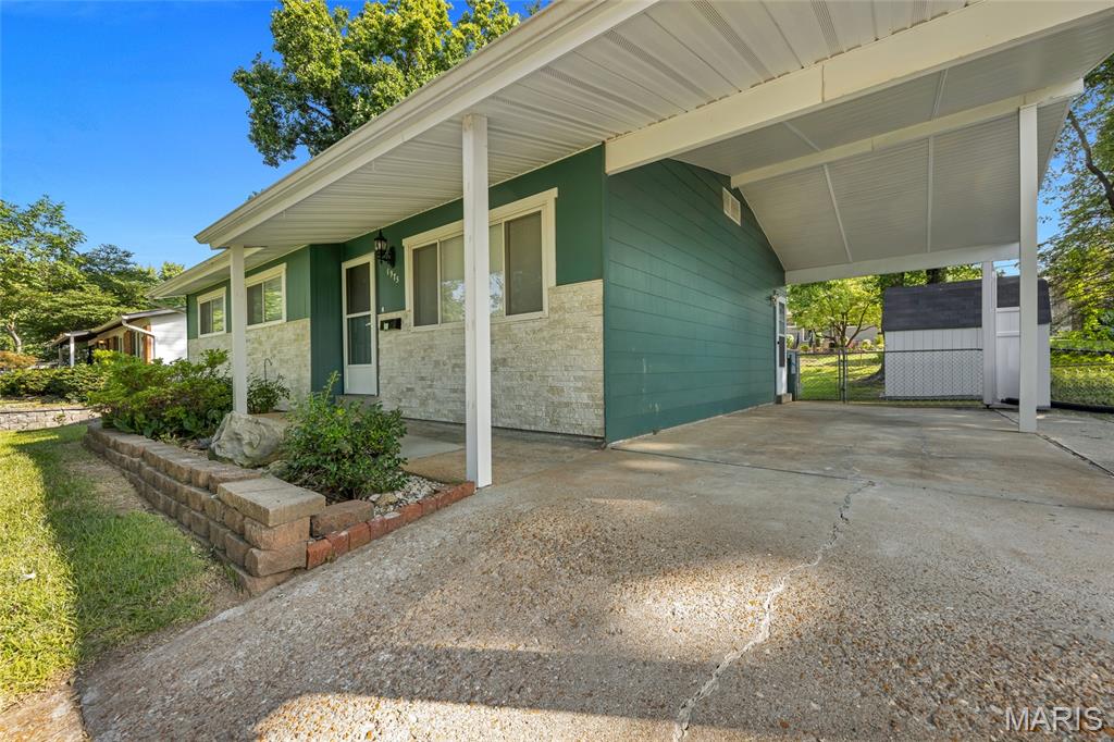 1975 Yaqui Drive Florissant, MO 63031 - Photo 5 of 34