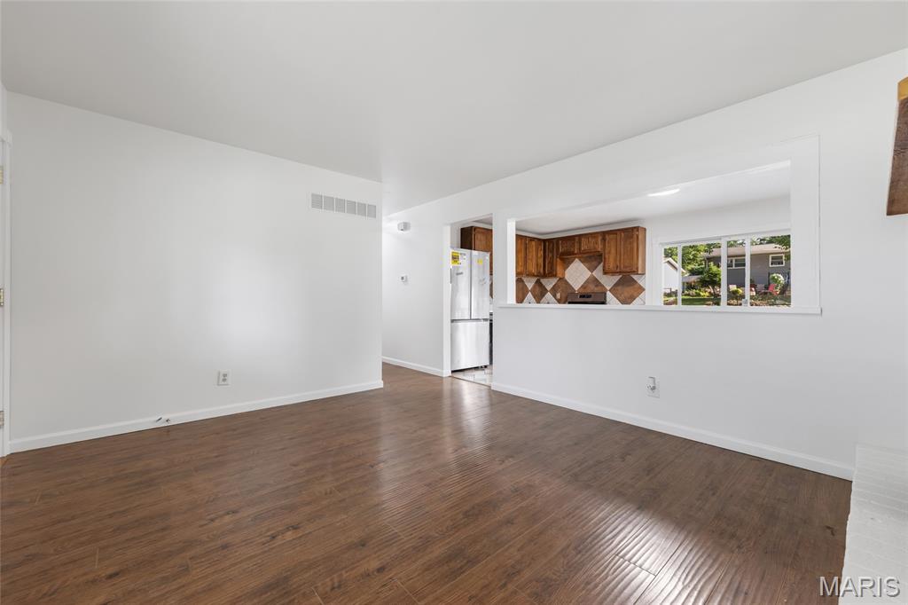 1975 Yaqui Drive Florissant, MO 63031 - Photo 8 of 34