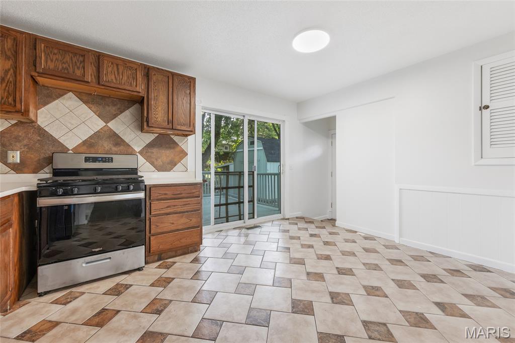 1975 Yaqui Drive Florissant, MO 63031 - Photo 10 of 34