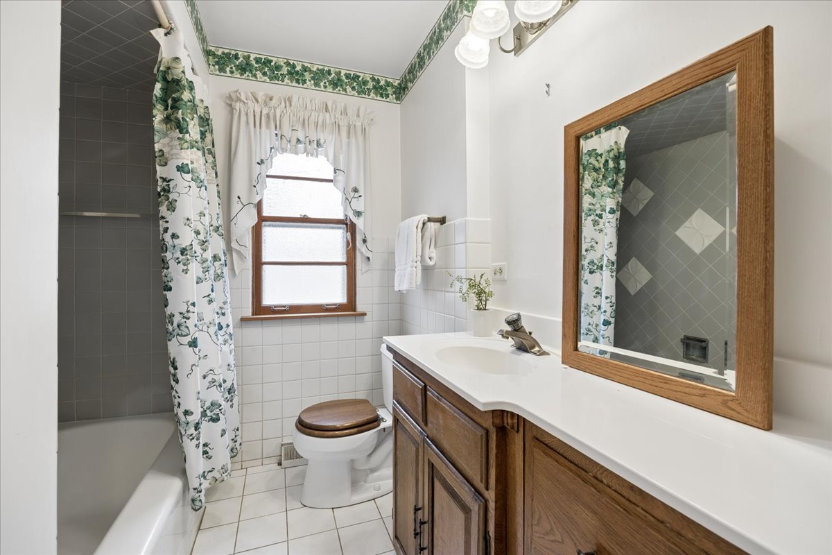 S645 Forest Street Winfield, IL 60190 - Photo 17 of 21