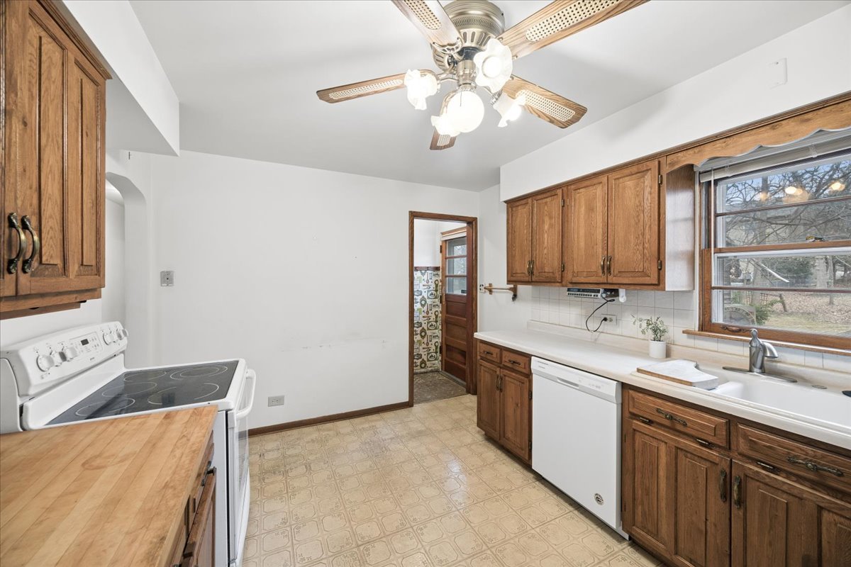 S645 Forest Street Winfield, IL 60190 - Photo 10 of 21