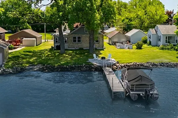 $469,500 | 2432 Hickory Lane, Oshkosh, WI 54901