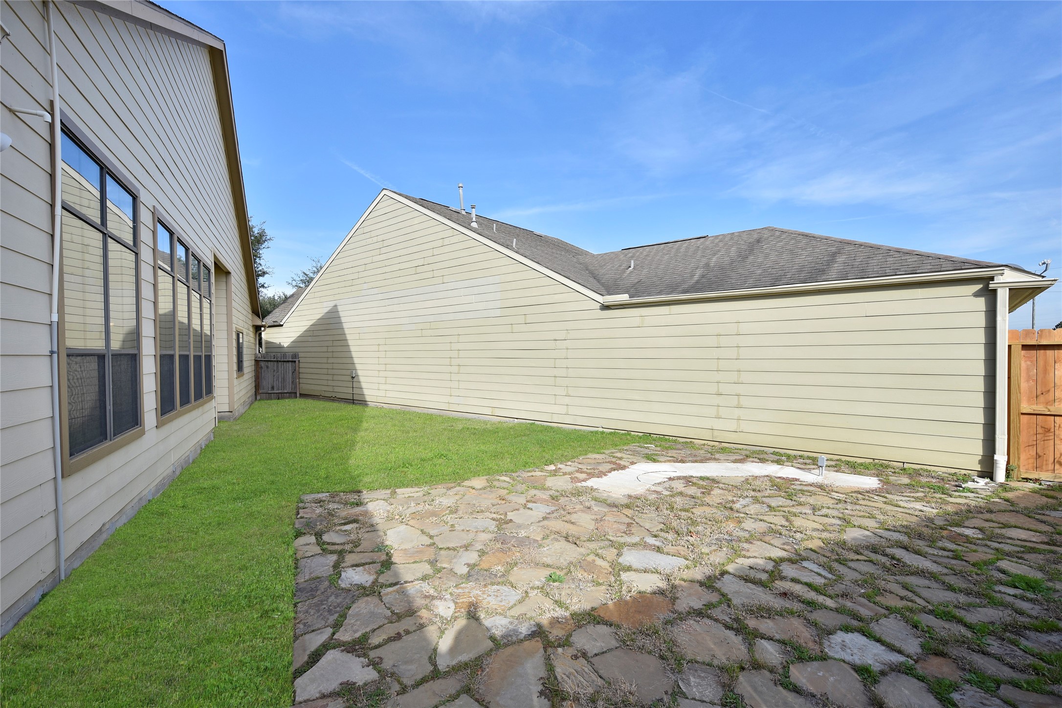 29703 Meridian Hill Drive Spring, TX 77386 - Photo 28 of 43 a view of a backyard of the house