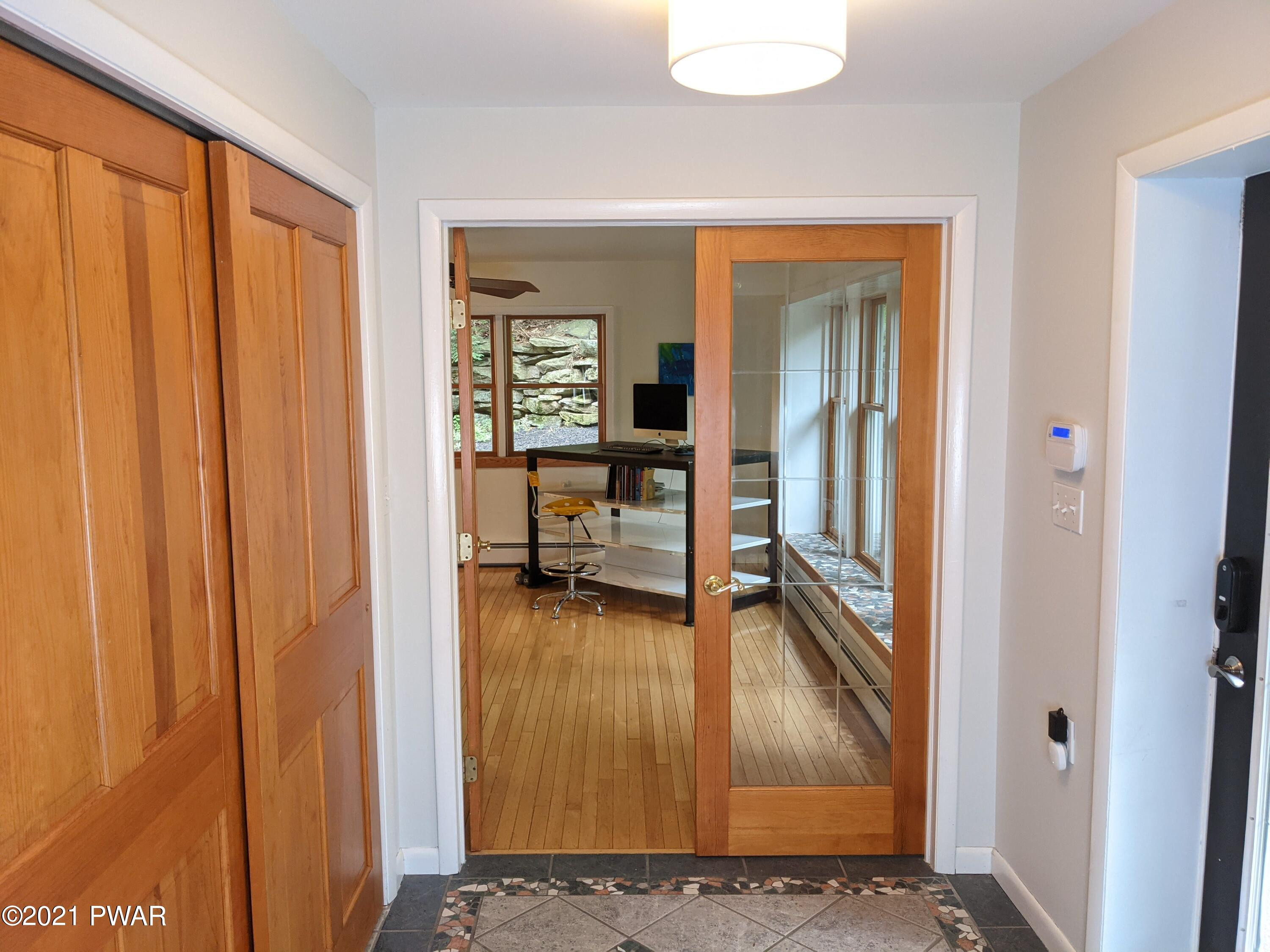 97 Reservoir Road Dallas, PA 18612 - Photo 17 of 48