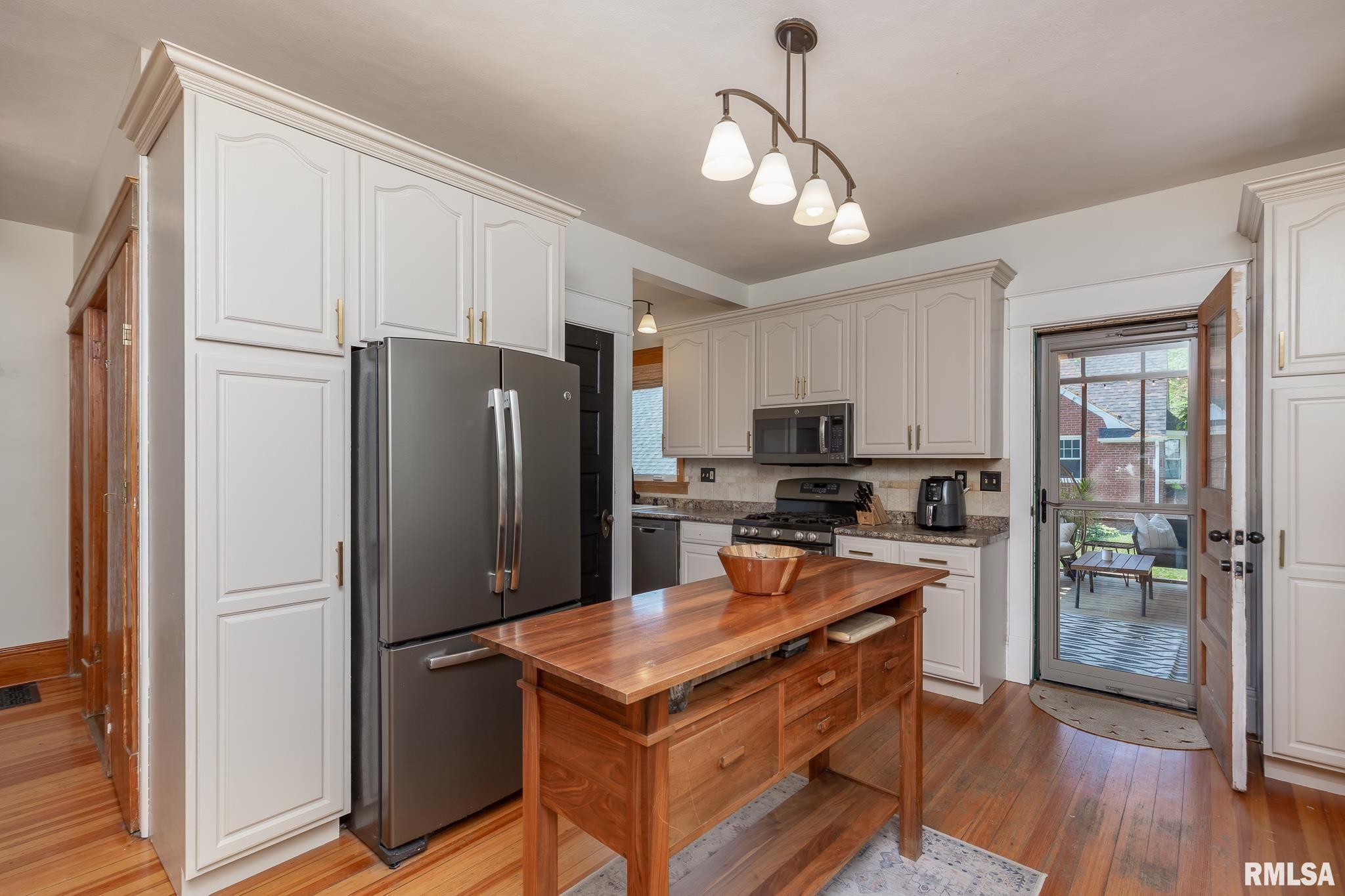3403 Middle Road Davenport, IA 52803 - Photo 10 of 44 Gallery Image 10