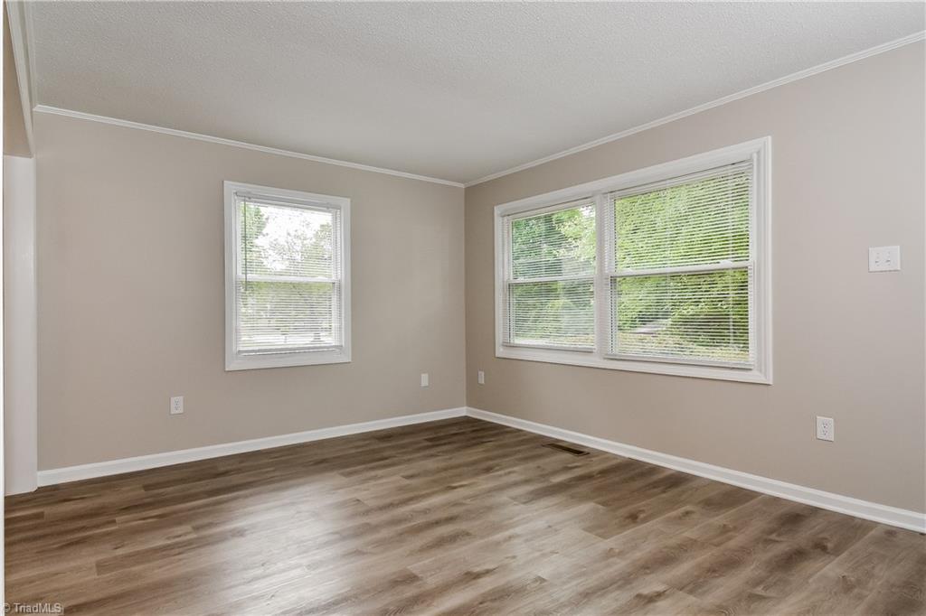 2034 Willow Road Greensboro, NC 27406 - Photo 3 of 16