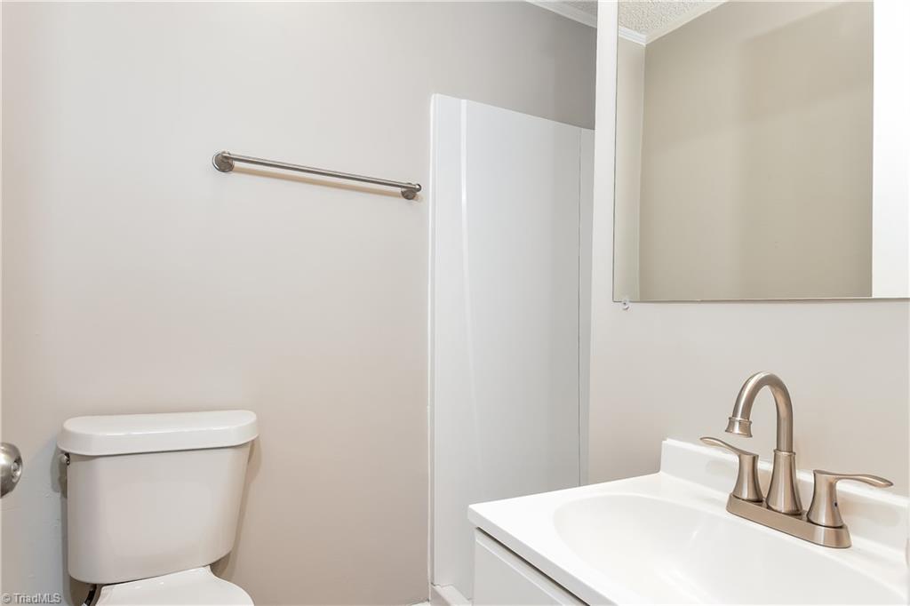 2034 Willow Road Greensboro, NC 27406 - Photo 10 of 16