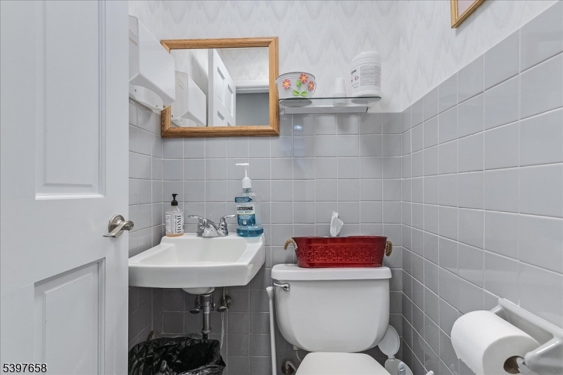 104 Ridgedale Avenue Cedar Knolls, NJ 07927 - Photo 22 of 47 a bathroom with a toilet a sink and mirror