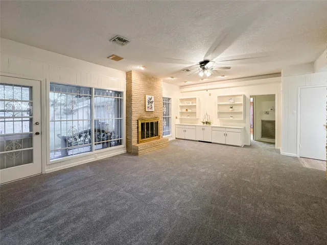 a view of a livingroom with furniture and a ceiling fan