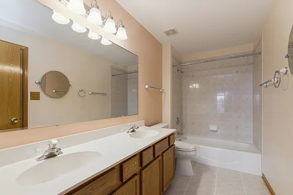 $319,900 | 6881 Geneva Drive, Tinley Park, IL 60477