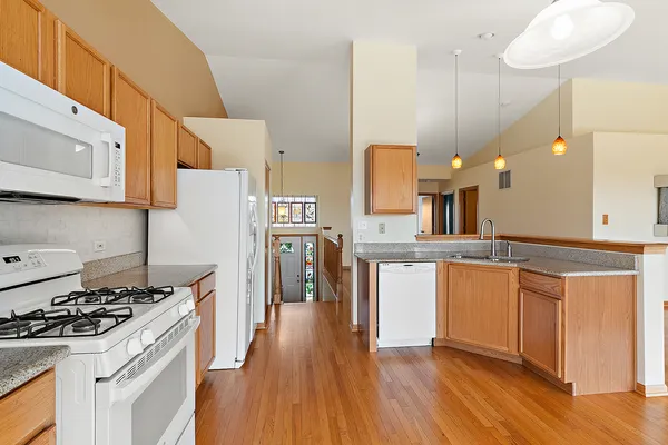 $319,900 | 6881 Geneva Drive, Tinley Park, IL 60477
