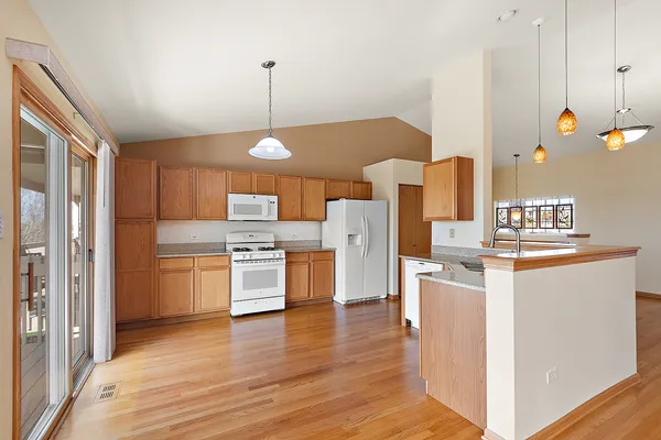 $319,900 | 6881 Geneva Drive, Tinley Park, IL 60477