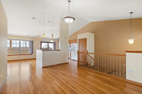 $319,900 | 6881 Geneva Drive, Tinley Park, IL 60477