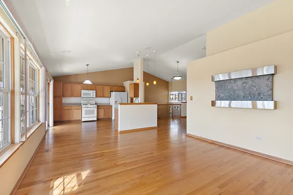 $319,900 | 6881 Geneva Drive, Tinley Park, IL 60477