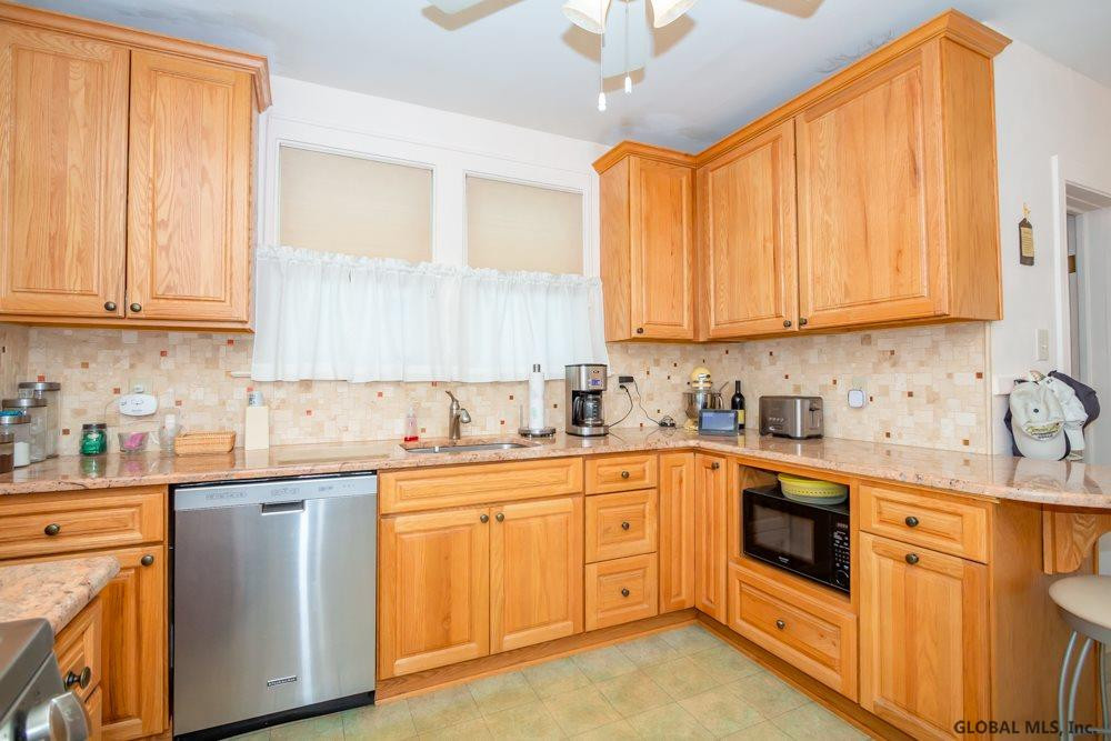 1150 Ardsley Road Schenectady, NY 12308 - Photo 17 of 32 Photo 17