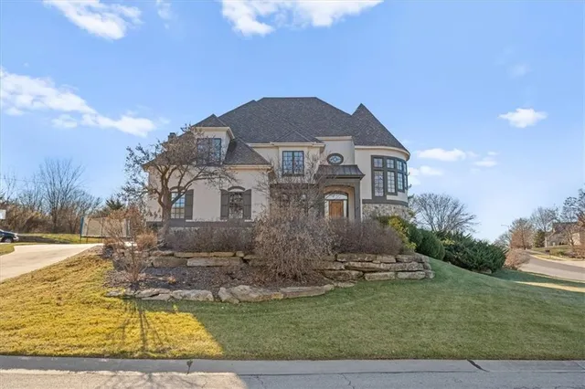 $899,000 | 8143 Northwest Spruce Court, Parkville, MO 64152