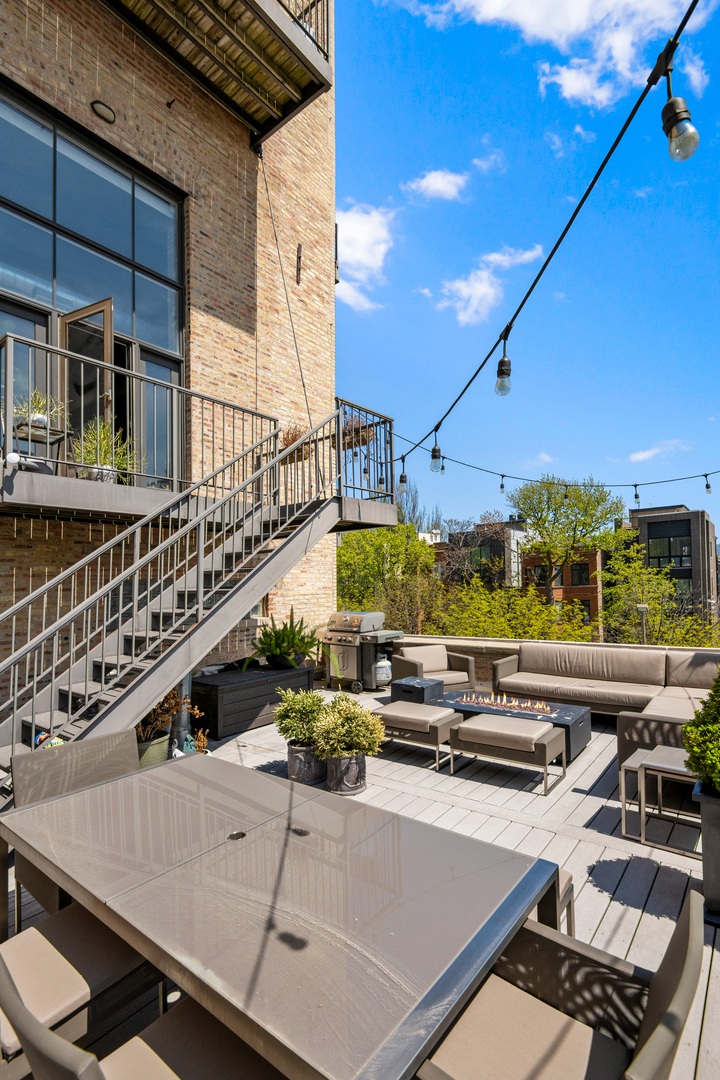 2101 West Rice Street, Unit 308 Chicago, IL 60622 - Photo 9 of 22 a view of a balcony with chairs