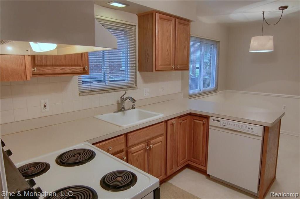 886 Harcourt Road Grosse Pointe Park, MI 48230 - Photo 6 of 39