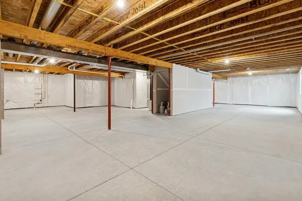 $443,000 | 4618 West 12th Street, Davenport, IA 52804