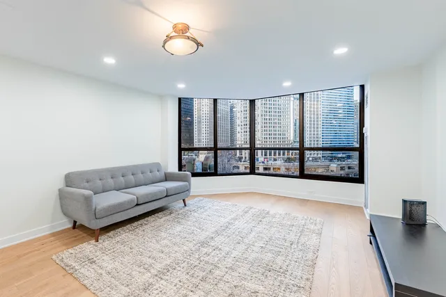 $2,650 | 405 North Wabash Avenue, Unit 207, Chicago, IL 60611
