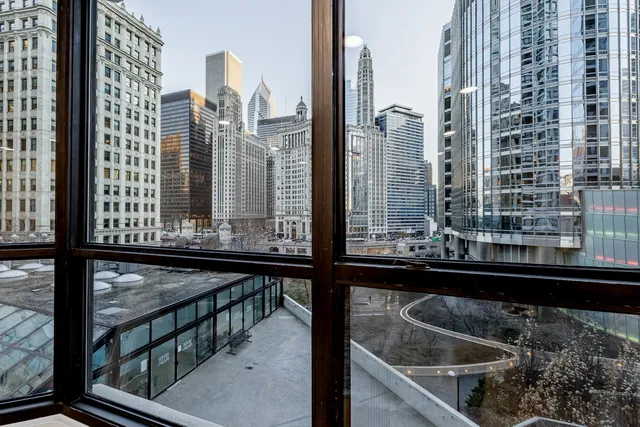 $2,650 | 405 North Wabash Avenue, Unit 207, Chicago, IL 60611