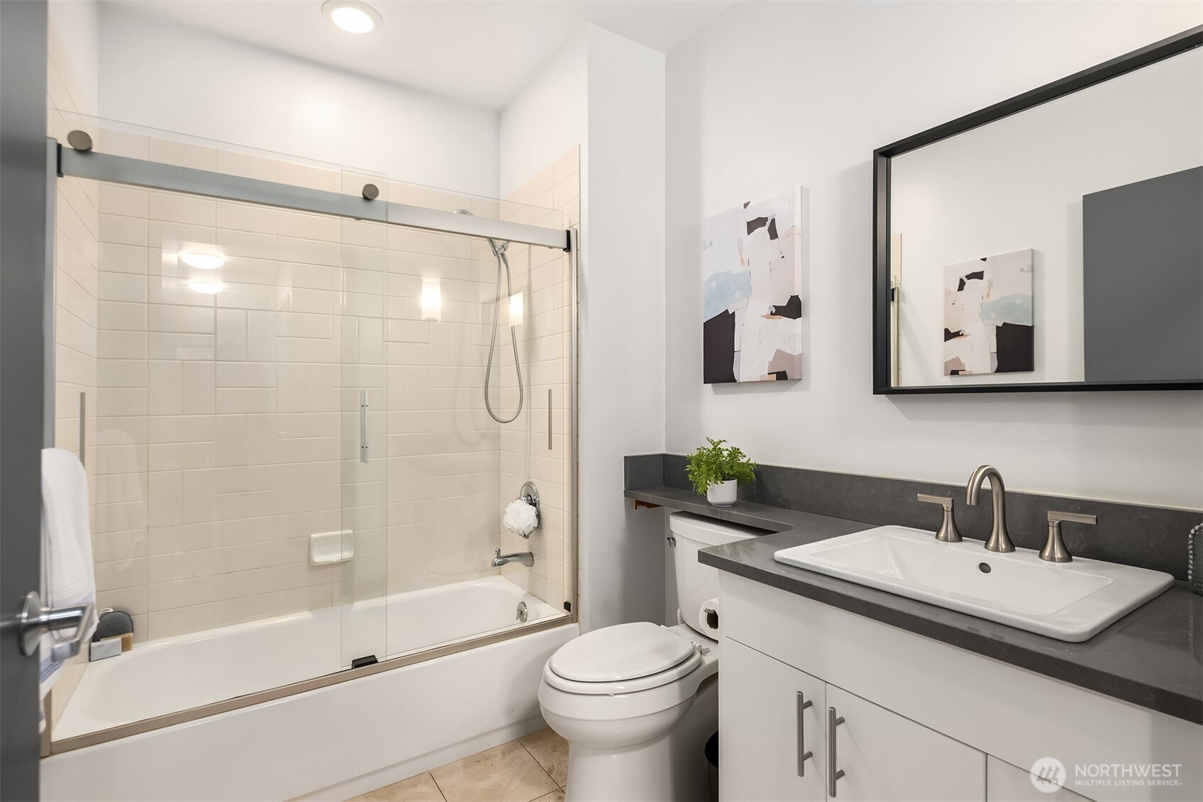 2716 Elliott Avenue, Unit 402 Seattle, WA 98121 - Photo 22 of 33