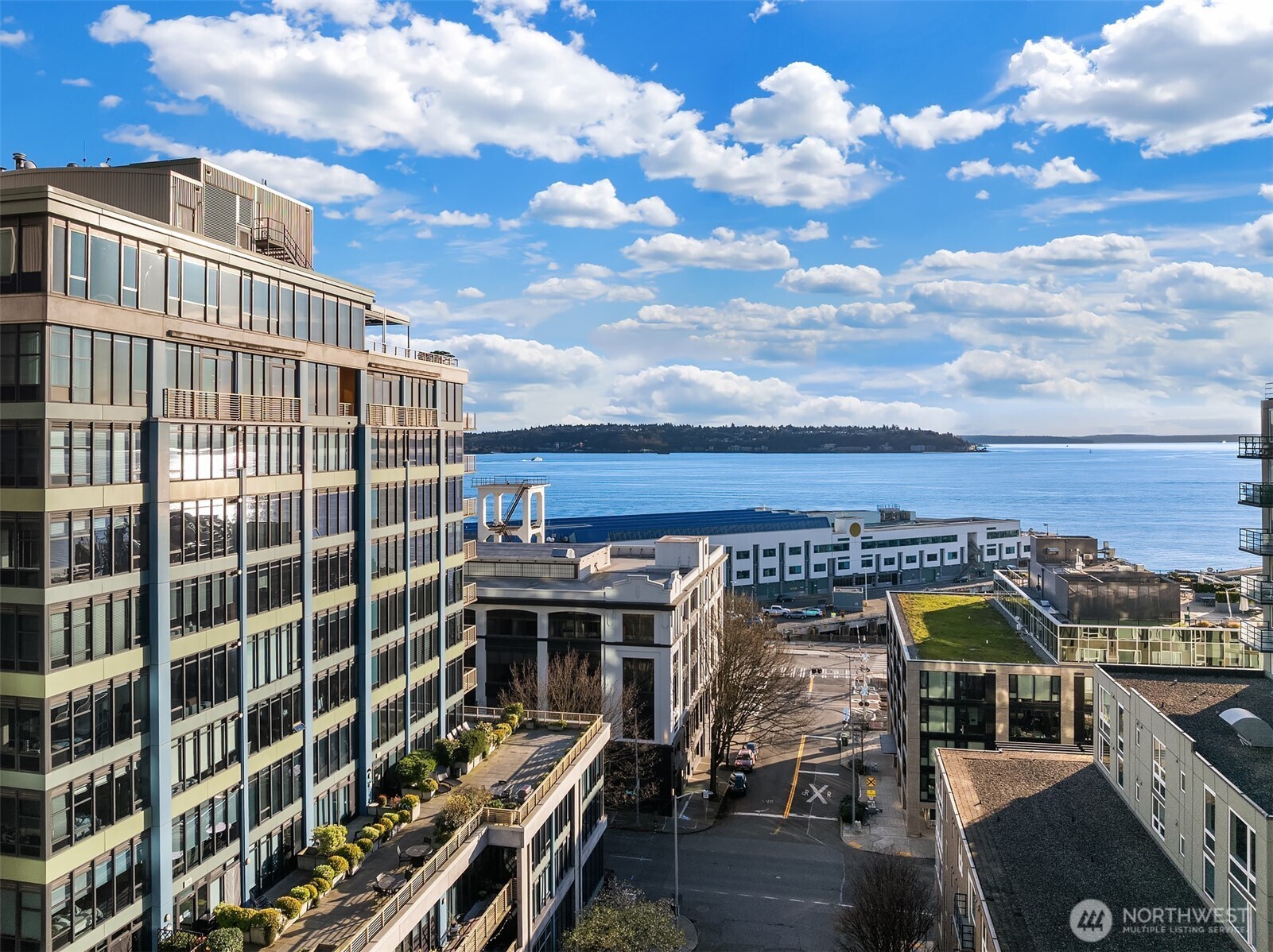 2716 Elliott Avenue, Unit 402 Seattle, WA 98121 - Photo 29 of 33