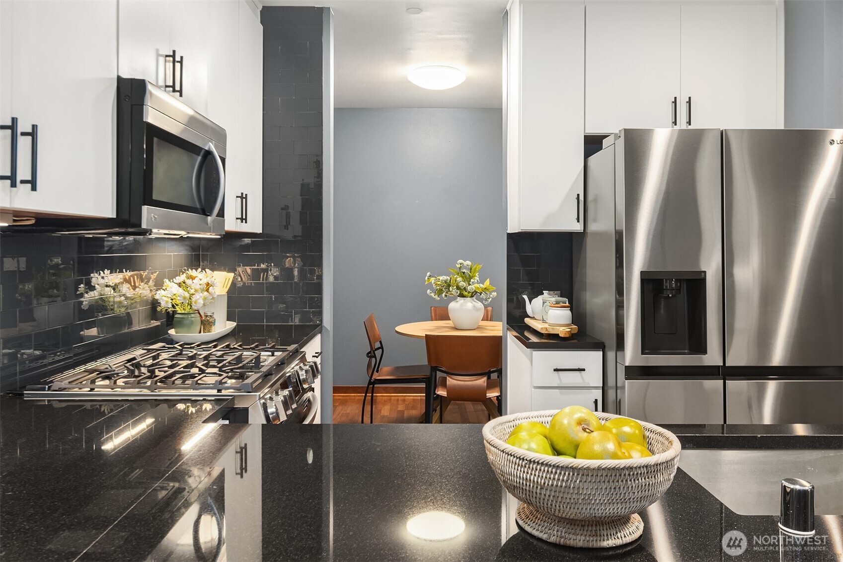 2716 Elliott Avenue, Unit 402 Seattle, WA 98121 - Photo 5 of 33