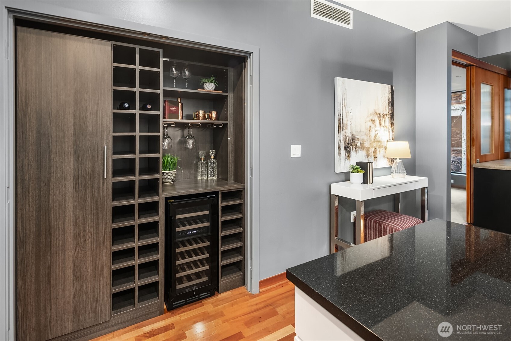 2716 Elliott Avenue, Unit 402 Seattle, WA 98121 - Photo 10 of 33