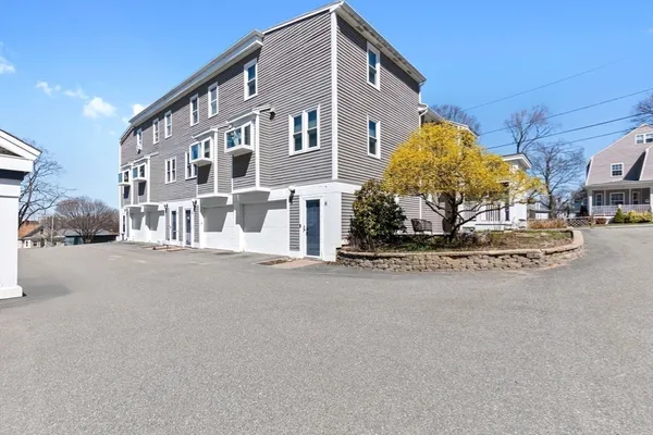 $695,000 | 12 Pickett Street, Unit H, Beverly, MA 01915