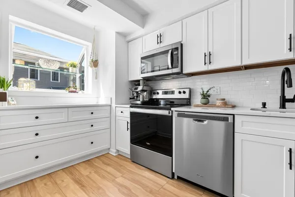 $695,000 | 12 Pickett Street, Unit H, Beverly, MA 01915