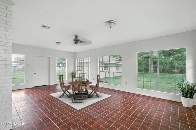 $2,250 | 301 Estainville Avenue, Lafayette, LA 70508