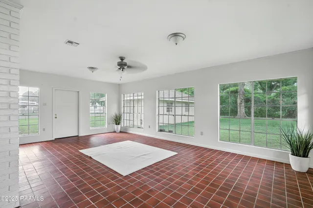 $2,250 | 301 Estainville Avenue, Lafayette, LA 70508