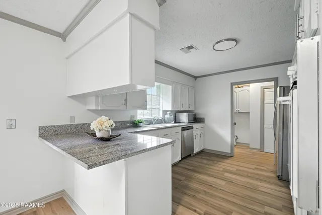 $2,250 | 301 Estainville Avenue, Lafayette, LA 70508