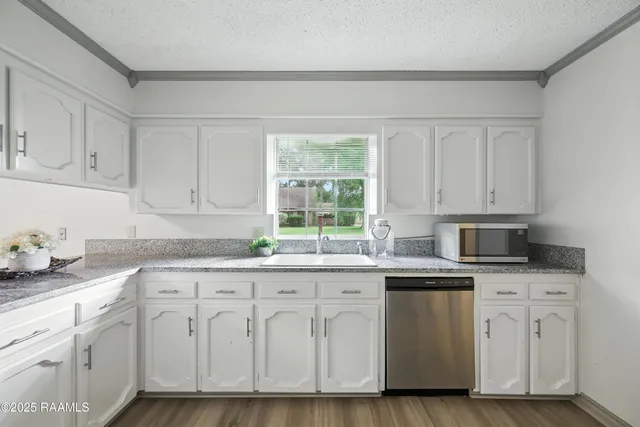 $2,250 | 301 Estainville Avenue, Lafayette, LA 70508