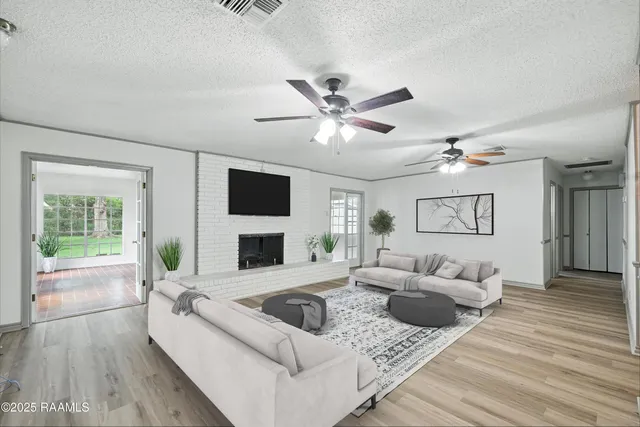 $2,250 | 301 Estainville Avenue, Lafayette, LA 70508