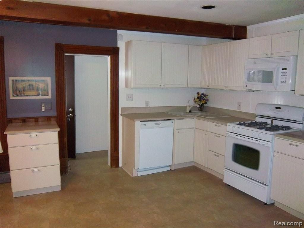 681 North Conklin Road Lake Orion, MI 48362 - Photo 2 of 13 Kitchen.JPG