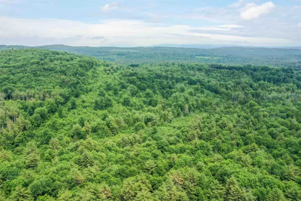 $349,900 | 231 Mutton Road, Webster, NH 03303