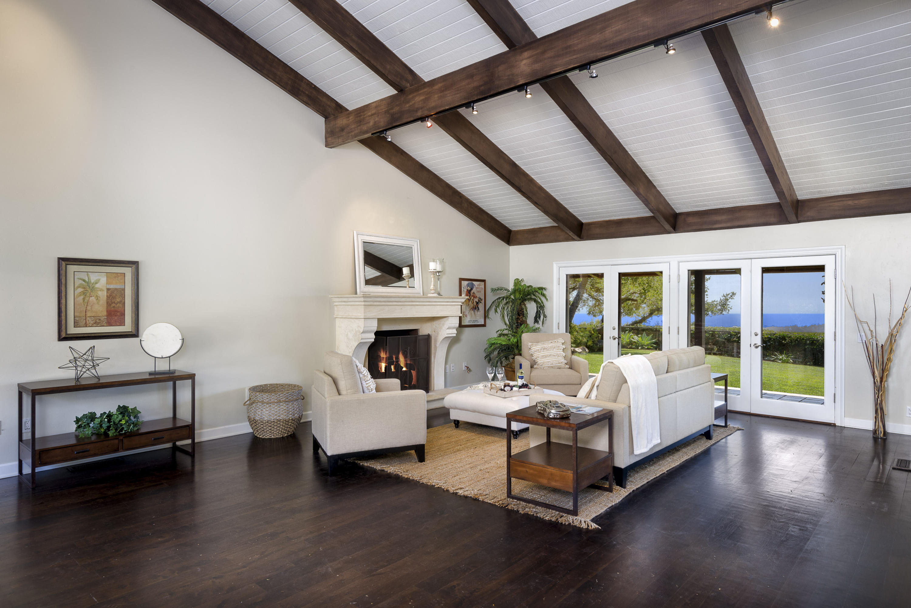 2332 Bella Vista Drive Santa Barbara, CA 93108 - Photo 4 of 11 LivingRoom