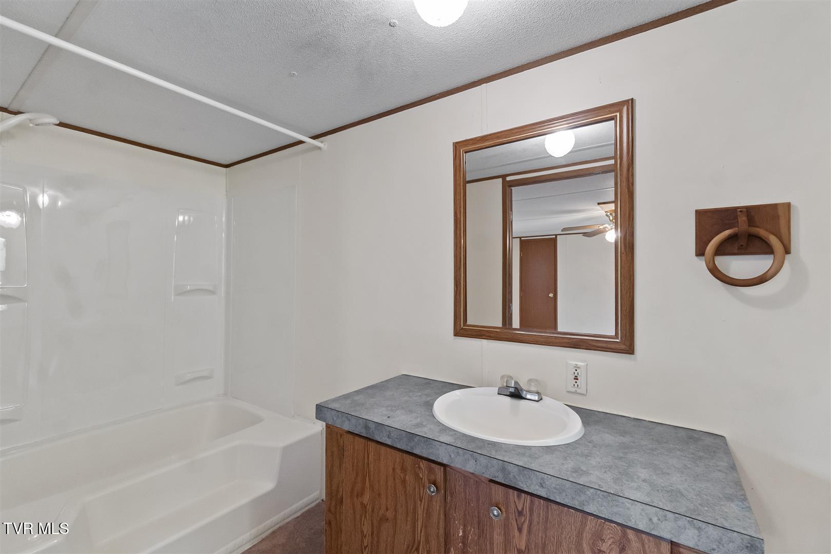 565 Greene Mountain Road Greeneville, TN 37743 - Photo 17 of 50 16