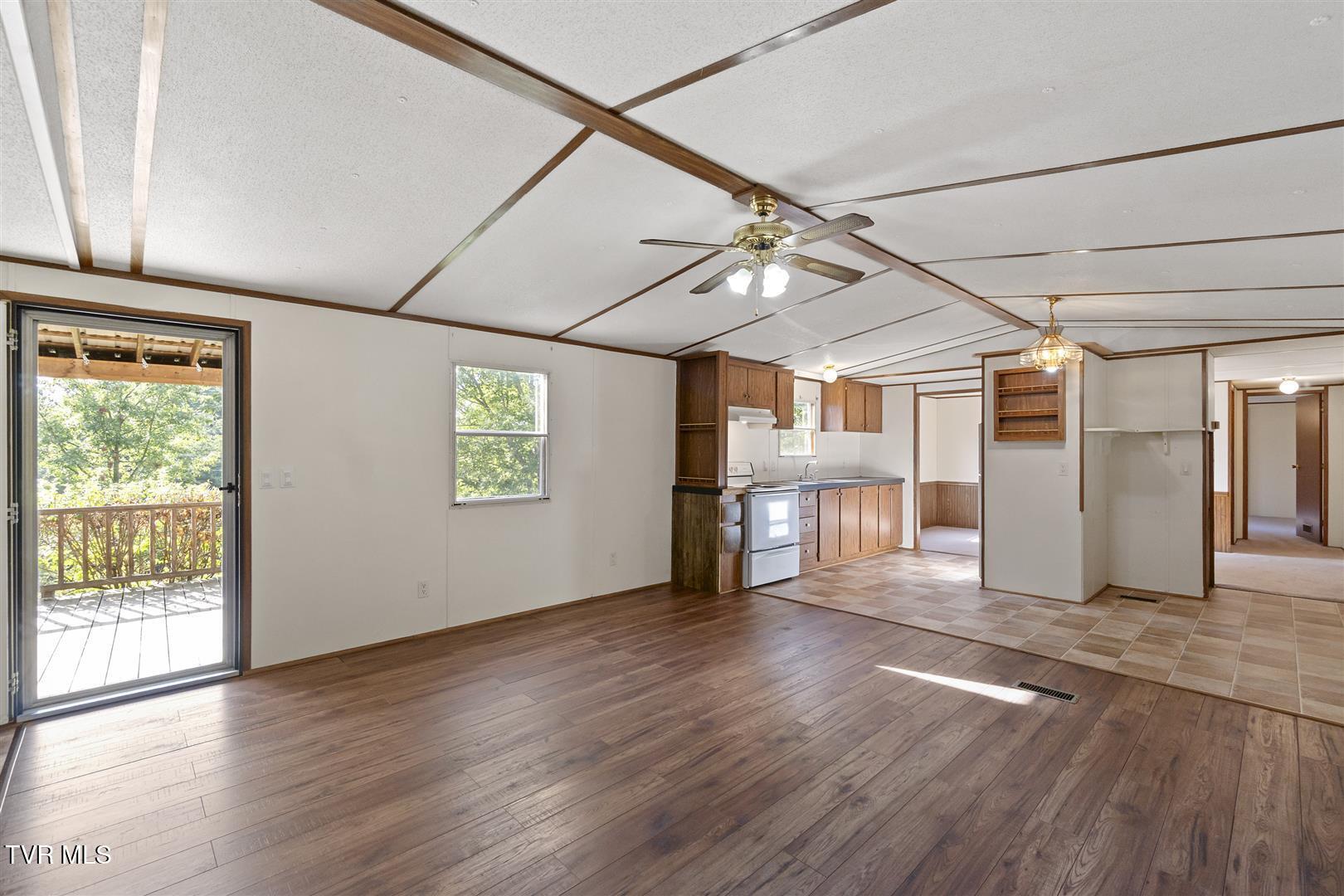 565 Greene Mountain Road Greeneville, TN 37743 - Photo 4 of 50 3