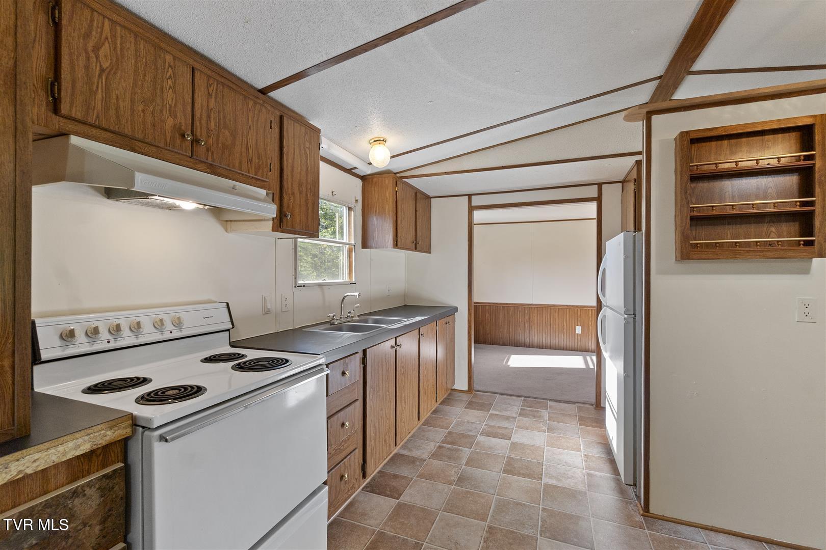 565 Greene Mountain Road Greeneville, TN 37743 - Photo 5 of 50 4