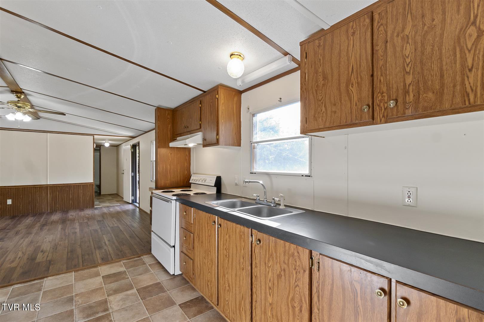 565 Greene Mountain Road Greeneville, TN 37743 - Photo 8 of 50 7