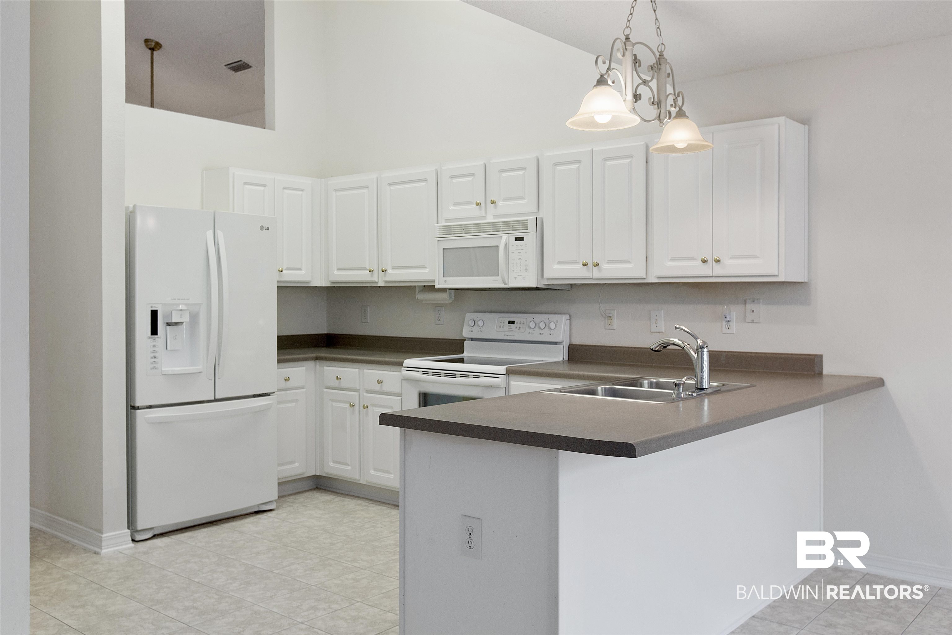 133 Kemper Lane Fairhope, AL 36532 - Photo 9 of 27 Kitchen