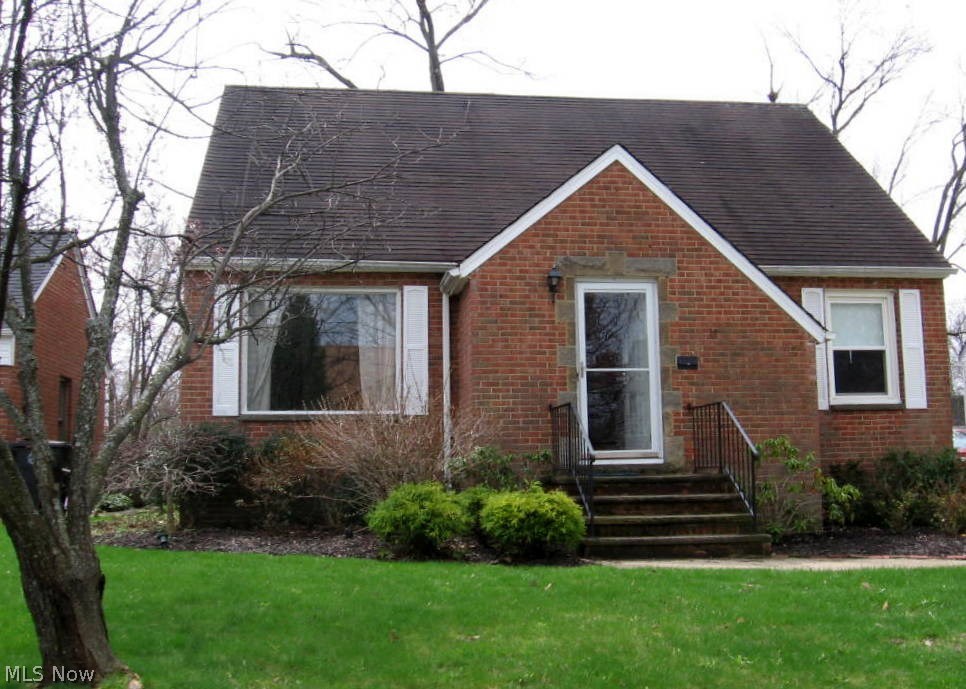 5352 Summit Road Lyndhurst, OH 44124 - Photo 1 of 11